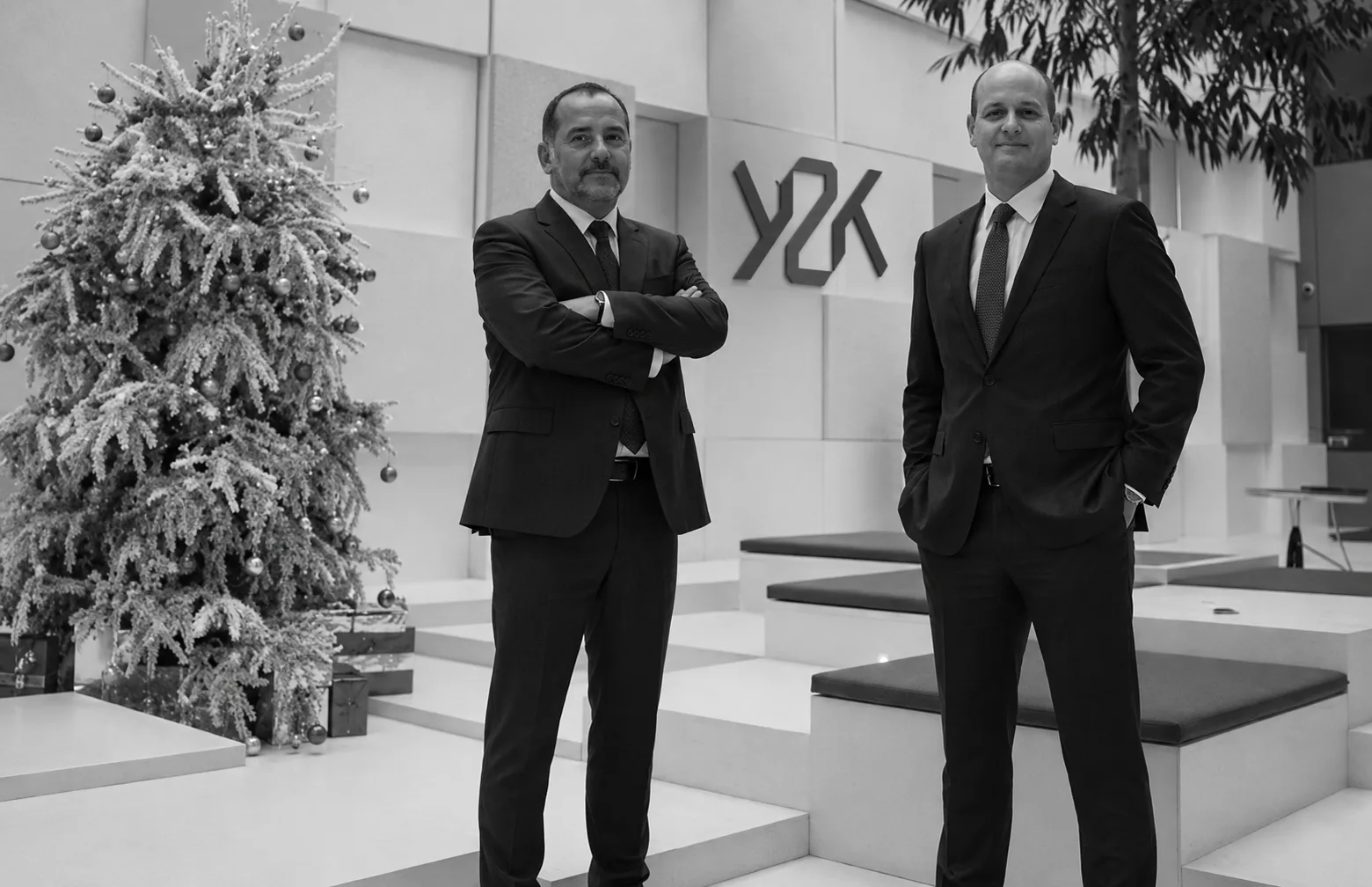 Fundadores de Y2K Webs en oficinas corporativas