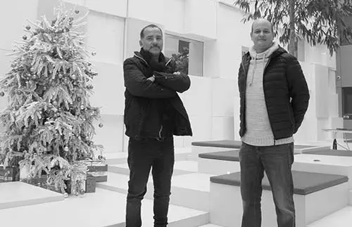 Equipo de Y2K Webs durante visita técnica a datacenter