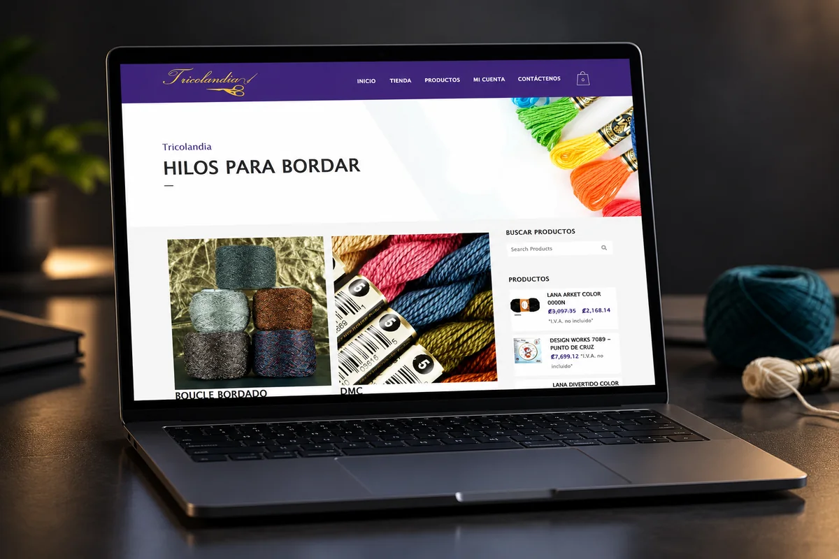 Mockup de laptop con el catálogo de hilos para bordar de Tricolandia