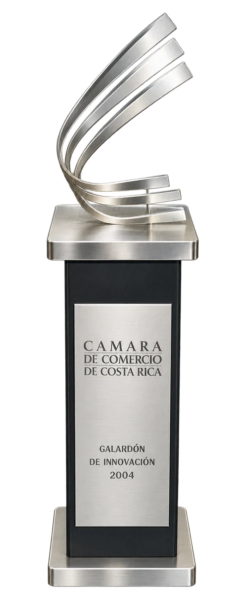 Trofeo del Galardón de Innovación 2004 de la Cámara de Comercio de Costa Rica